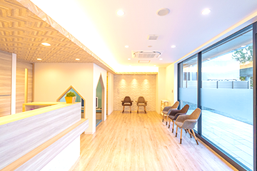 もず駅前わたなべ歯科の待合室